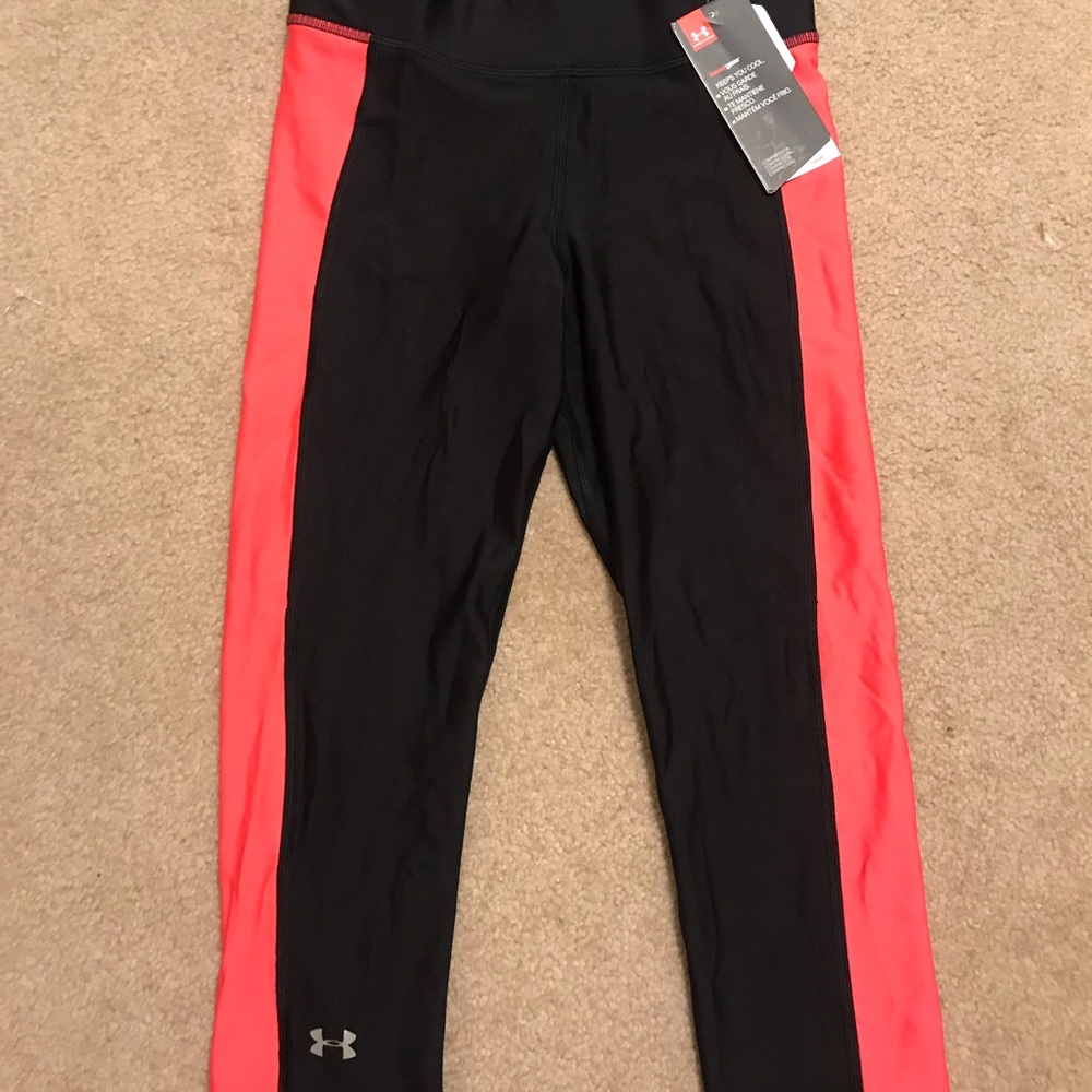 Under Armor pink and black crop leggings